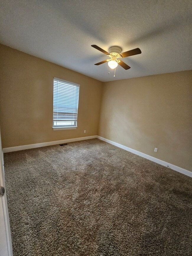 Building Photo - 3 Bedroom 2 Bath 2 Car Garage House.  Walking Distance to the Medical School