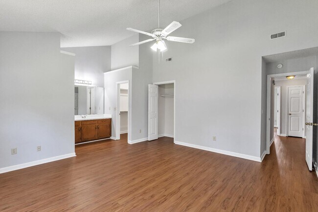 Building Photo - 129 Kingsbridge Dr