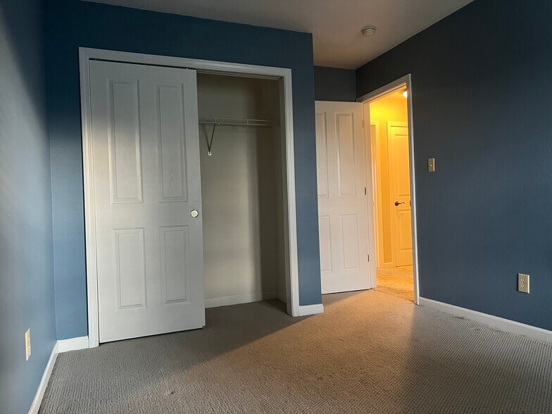 Guest Bedroom 2 - 227 Lakemoore St