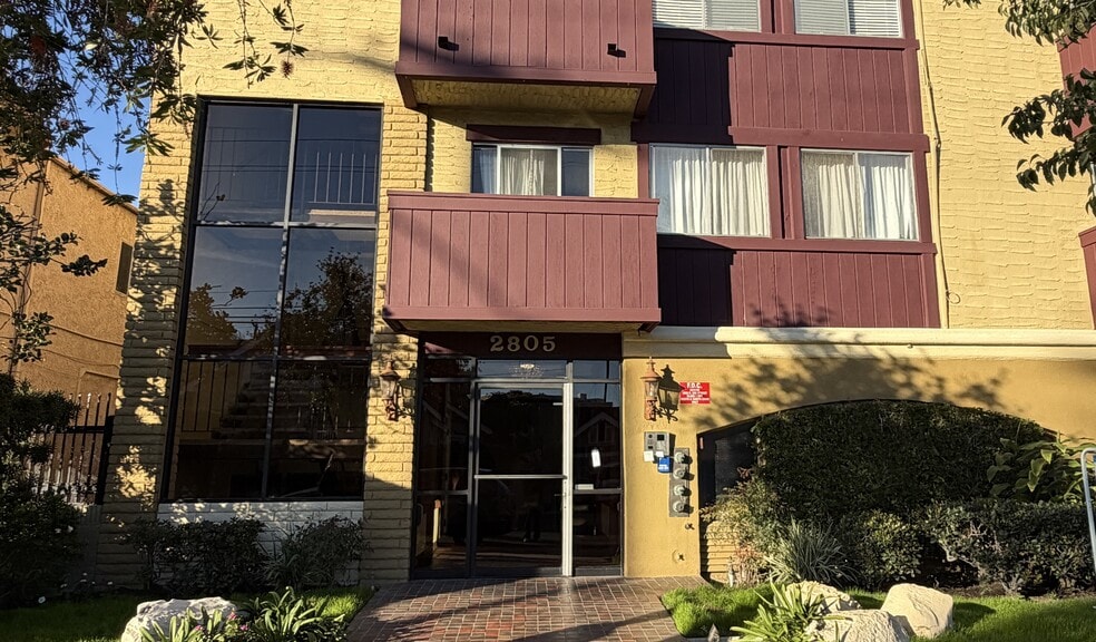 Building Photo - 2805 E 3rd St