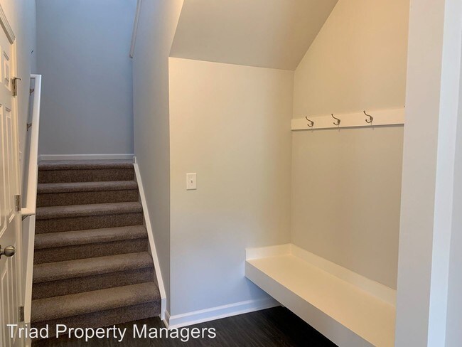 Building Photo - 3 br, 2.5 bath House - 106 Aden Place