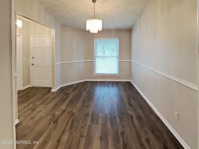 Building Photo - 4400 Apple Tree Pl