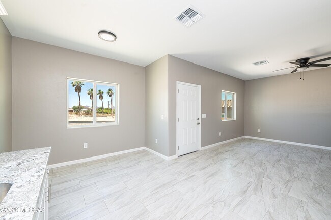Building Photo - 2467 S Campbell Ave