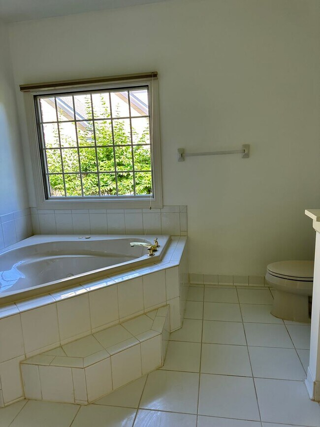 Building Photo - Beautiful home for rent in Fords Colony! Available Now!
