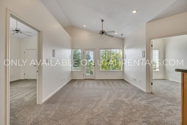 Building Photo - 1028 Canyon Vista Rd