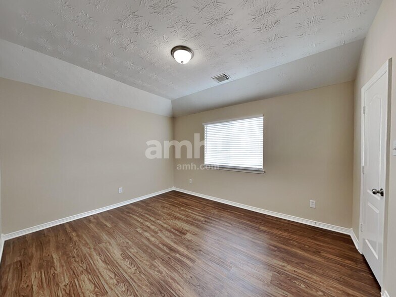 Building Photo - 2213 Perkins Crossing Dr