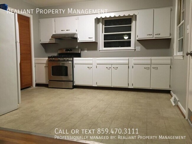 Building Photo - 208 W. Linden-