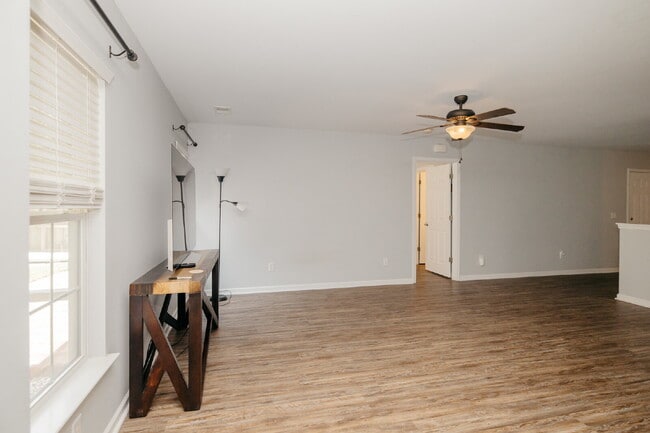 Building Photo - Charming 3-Bedroom Goose Creek Home with Attached Garage