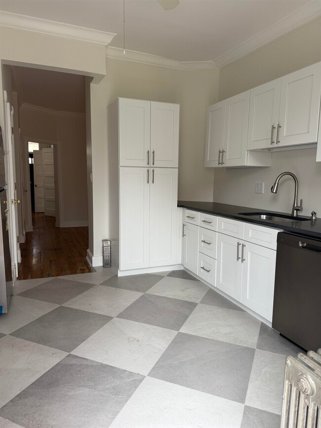 Building Photo - 664 Palisade Ave