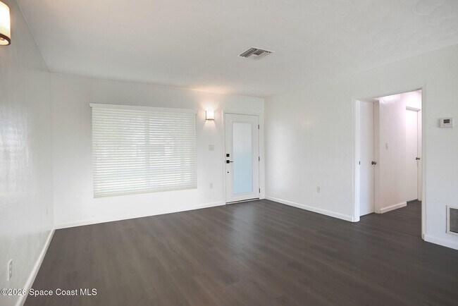 Building Photo - 453 Dolphin St