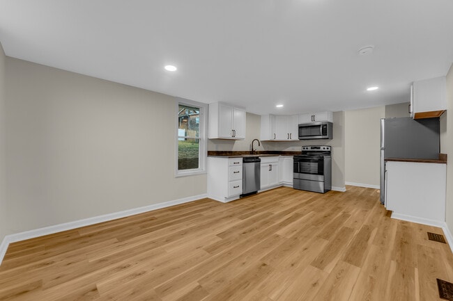 Building Photo - 1251 Richwood Ave