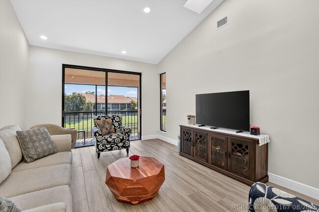 Building Photo - 7917 La Mirada Dr