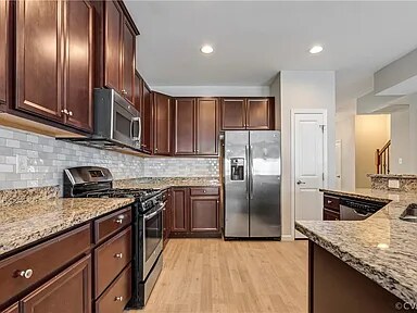 Building Photo - 8127 Creekside Village Dr