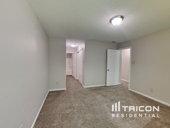 Building Photo - 8902 Hosta Way