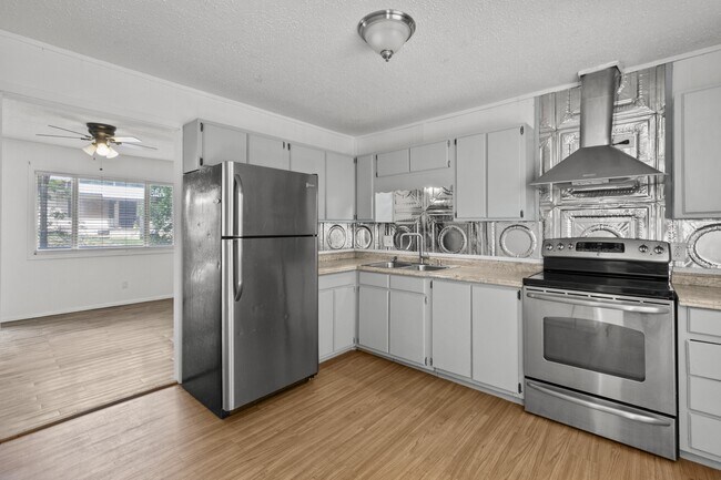 Building Photo - 110 Apache Hills Dr