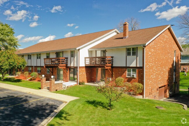 Primary Photo - W159N8326 Apple Valley Dr