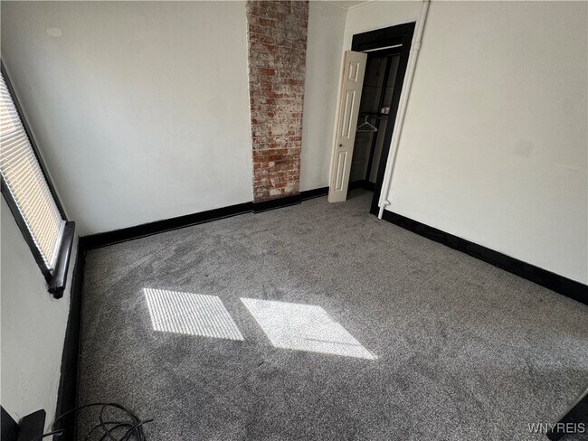 Building Photo - 452 Franklin St
