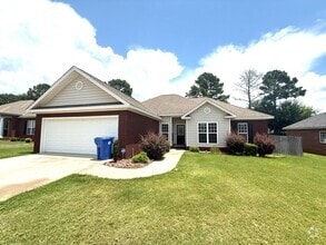 Building Photo - ** 4 bed 2 bath located by Prattville High...