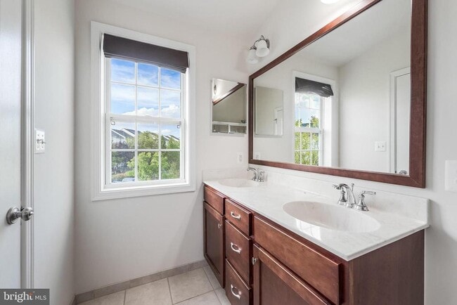 Building Photo - 43190 Loudoun Reserve Dr