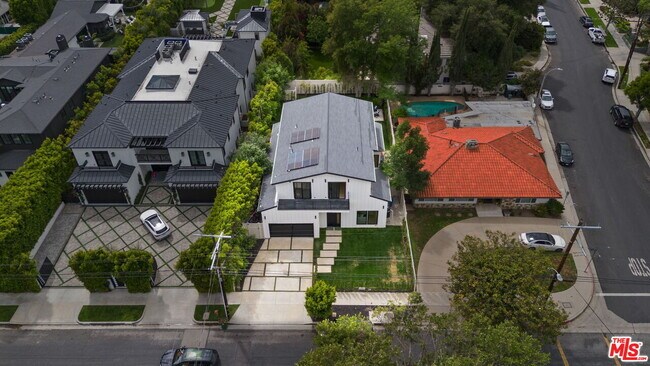 Building Photo - 4535 Haskell Ave