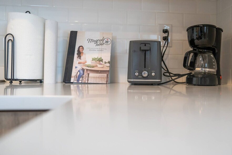 Building Photo - 3505 NE Creston Ave