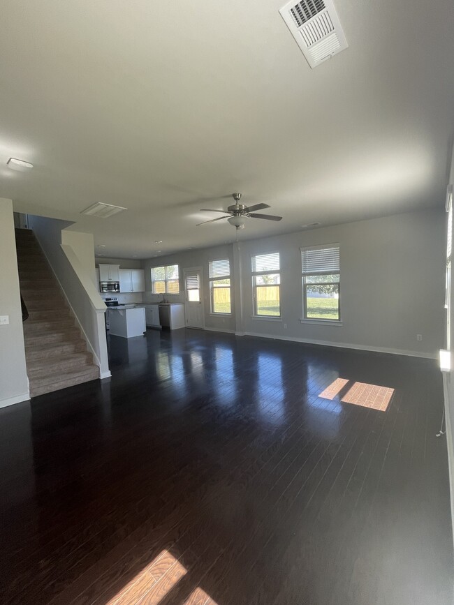 Building Photo - 3037 Commonwealth Dr