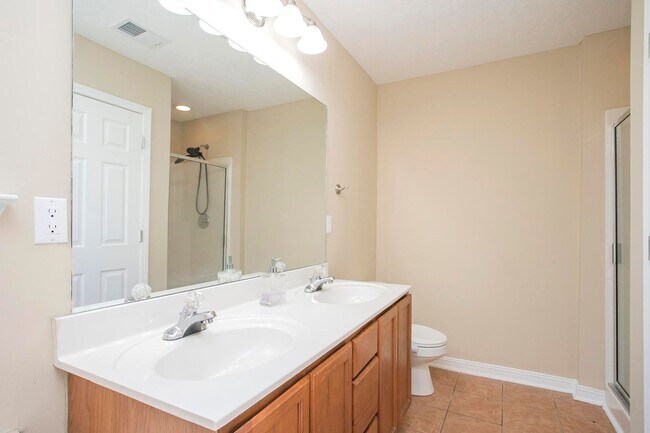 Building Photo - 3 Bed w/Bonus, Large Yard in Sought After ...