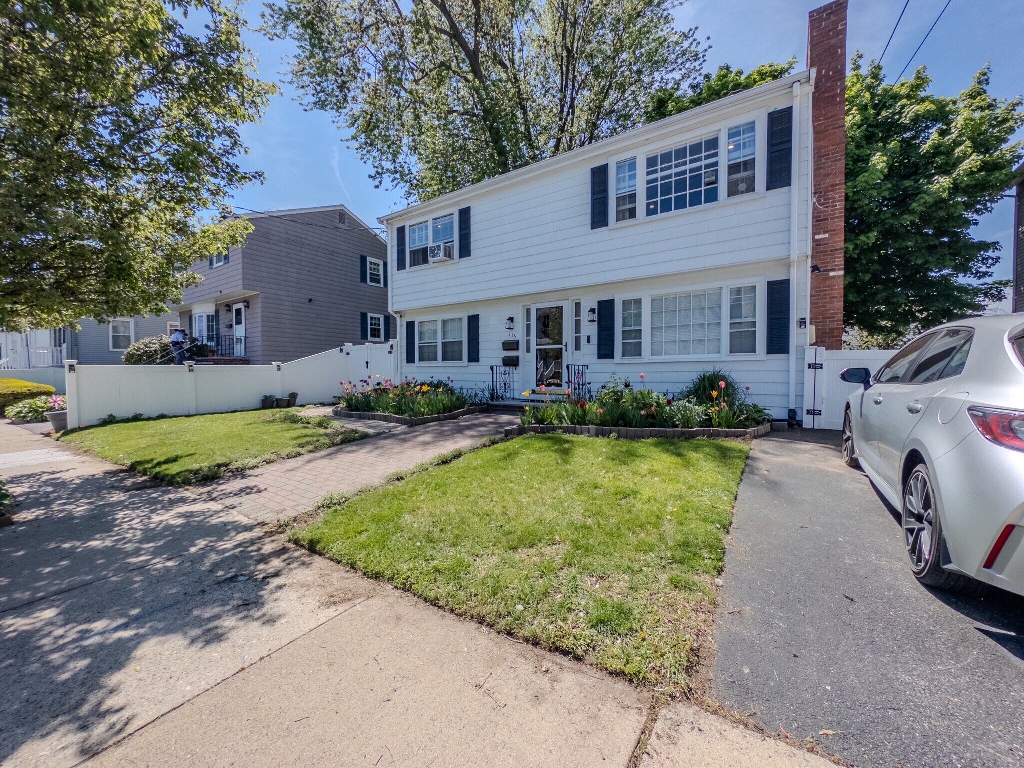 Building Photo - 115 Bellvale St