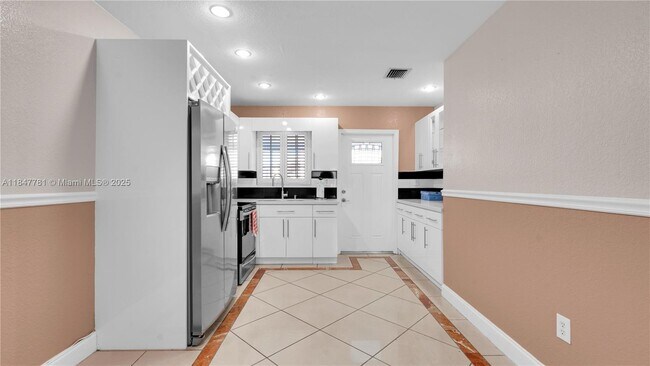 Building Photo - 2860 W 80th St