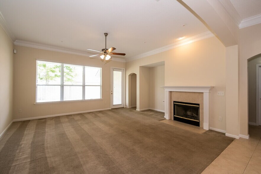 Building Photo - 2817 Alaskan Way