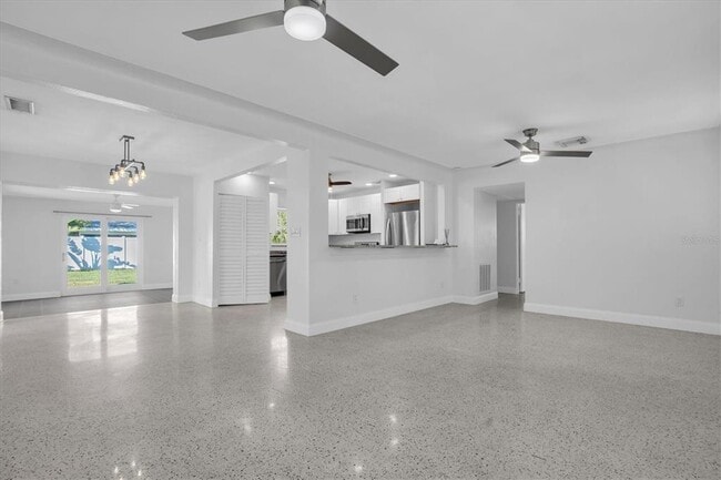 Building Photo - 765 56th Ave S