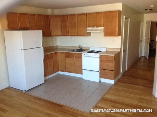 Building Photo - 210 Maverick St