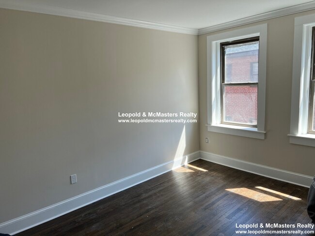Building Photo - 114 Longwood Ave