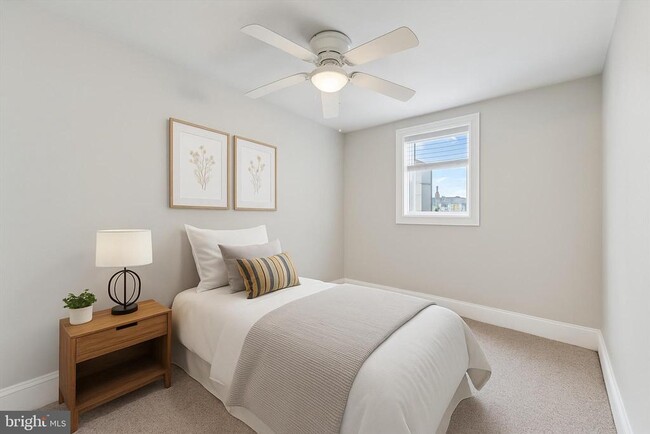 Building Photo - 158 Green Ln