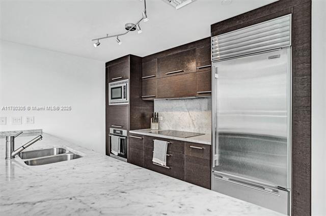 Building Photo - 900 Biscayne