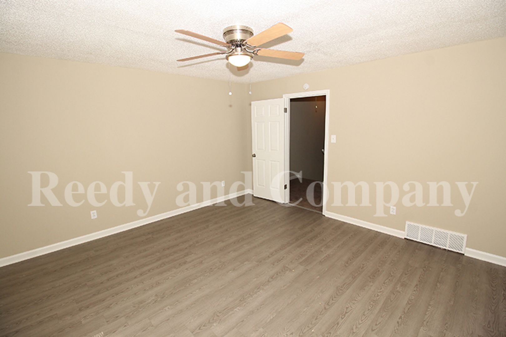 Building Photo - 5875 Jardin Pl