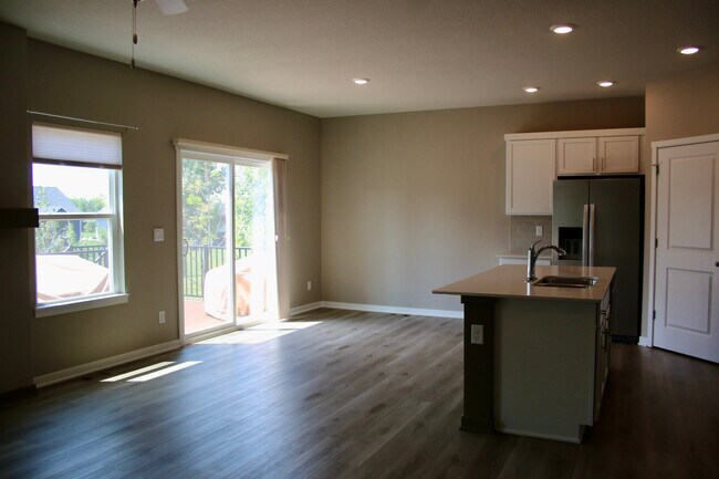 Building Photo - 25070 Eagle Vis Dr