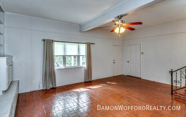 Building Photo - 1827 Parkridge Dr