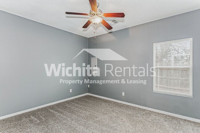 Building Photo - 645 N Grandstone St