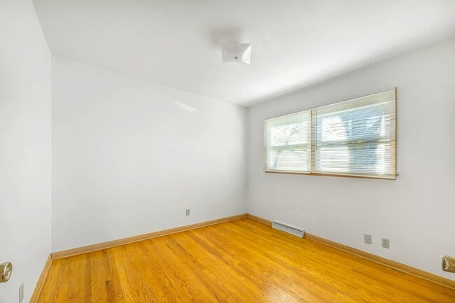 Building Photo - 2137 S 71st St