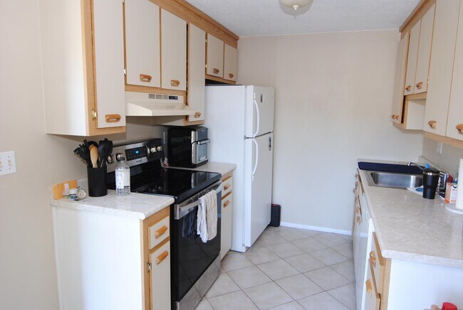Building Photo - 223 Fox Hollow Dr