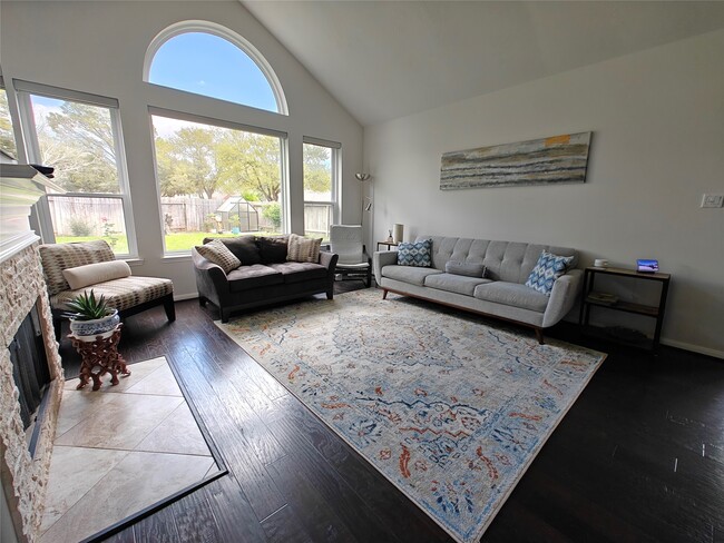 Building Photo - 5902 Mettler Ln