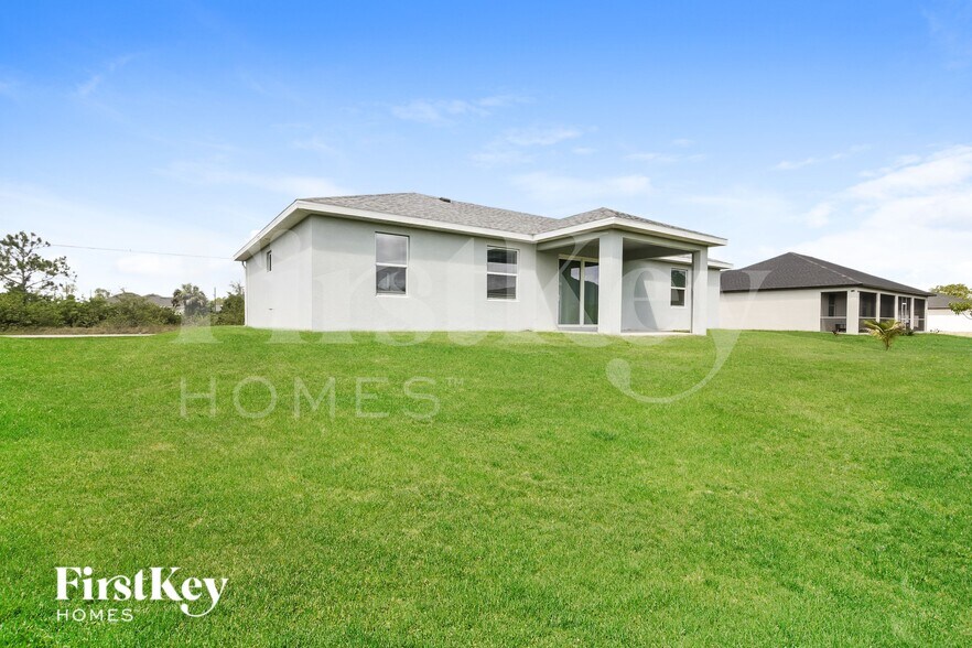 Building Photo - 2018 Xelda Ave N