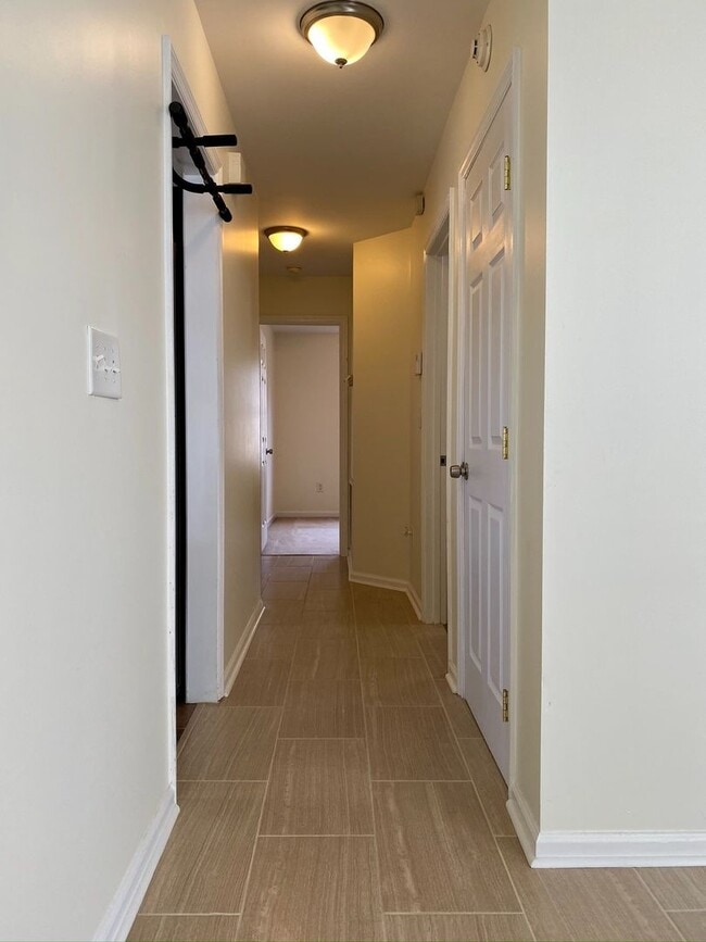 Building Photo - Lovely Oyster Lane