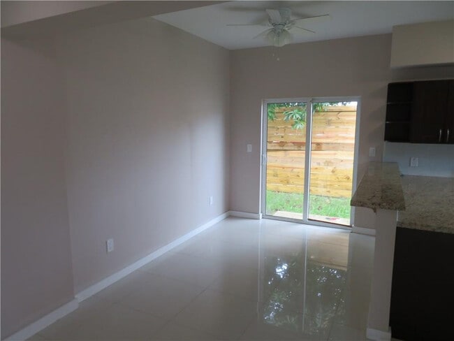 Building Photo - 1944 Sheridan St