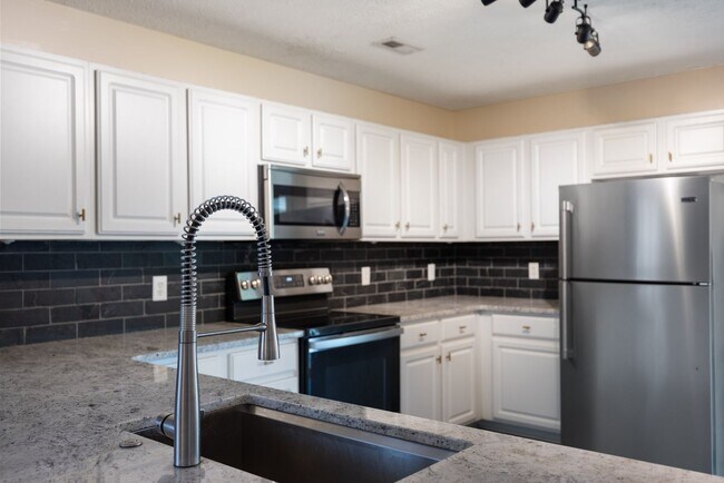 Building Photo - Single Family Home For Lease