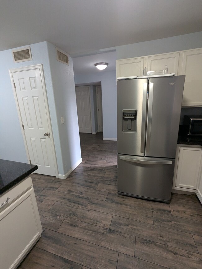 Building Photo - Unit 1006