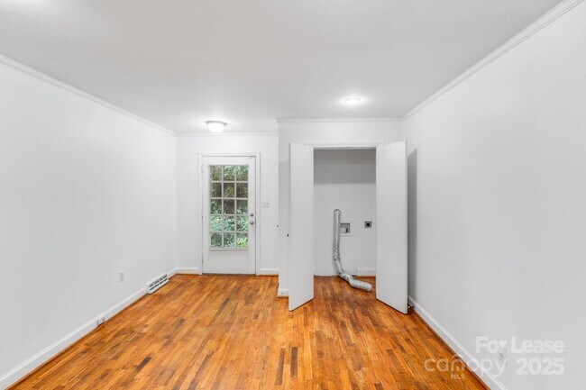 Building Photo - 405 W Harvie Ave