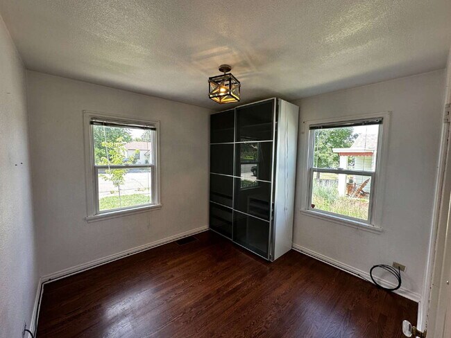 Building Photo - Charming 3-Bed Retreat with Finished Basement an Hardwood Floors!