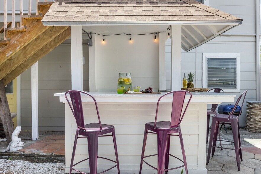 shared wet bar - 618 7th Ave N
